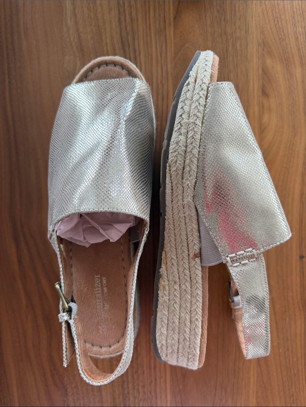 Naturalizer N5 Comfort “Praline” Metallic Gold Espadrille Sandals – Size 10W